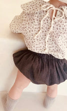 Load image into Gallery viewer, Daisy Floral Top  &amp; Shorts in Charcoal
